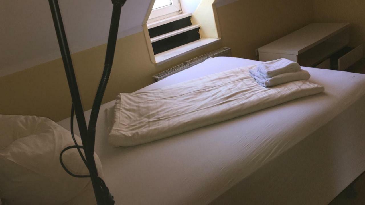 Doppelbettzimmer Mit Bad Kaiserslautern Kültér fotó